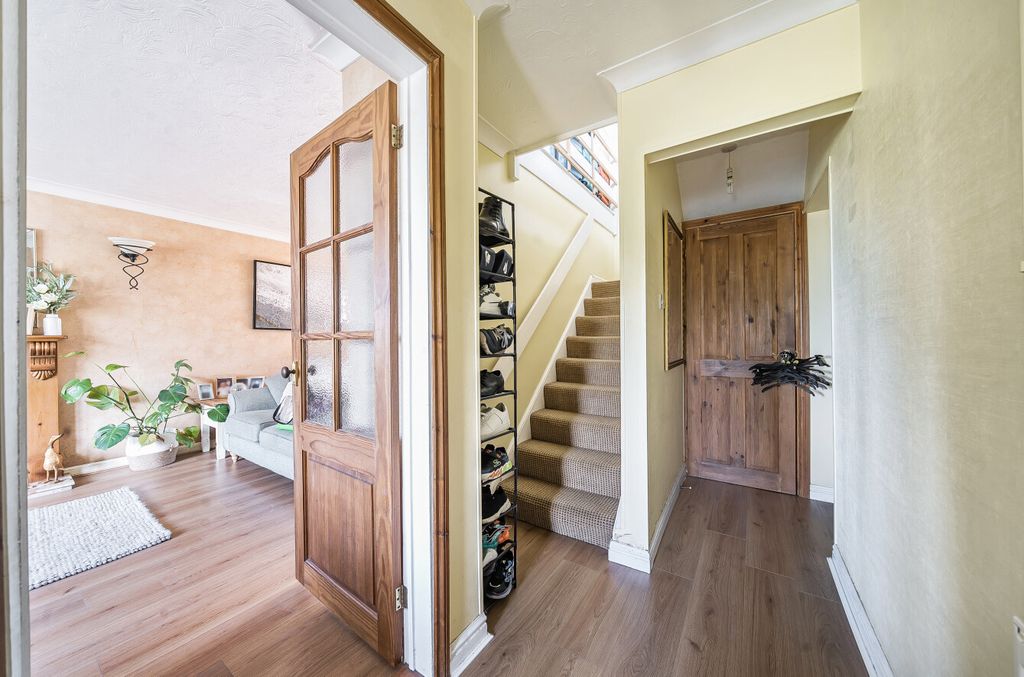 Property photo 3 of 19 1324181-11-68B5d1...