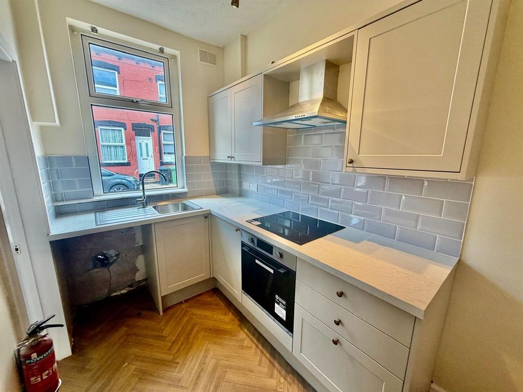 Property photo 3 of 14 Fitted Kitchen: