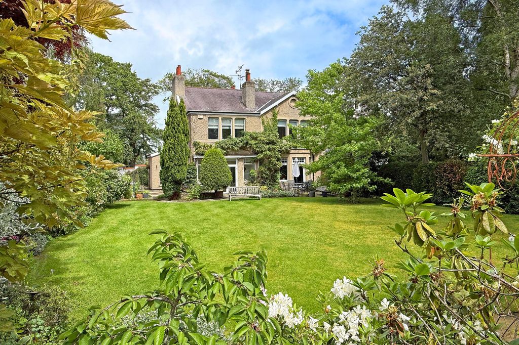 Property photo 1 of 31