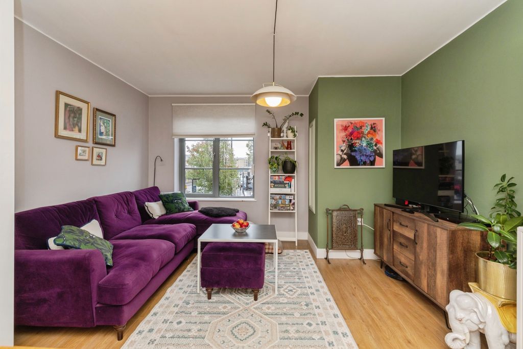 Property photo 2 of 20 Living Room