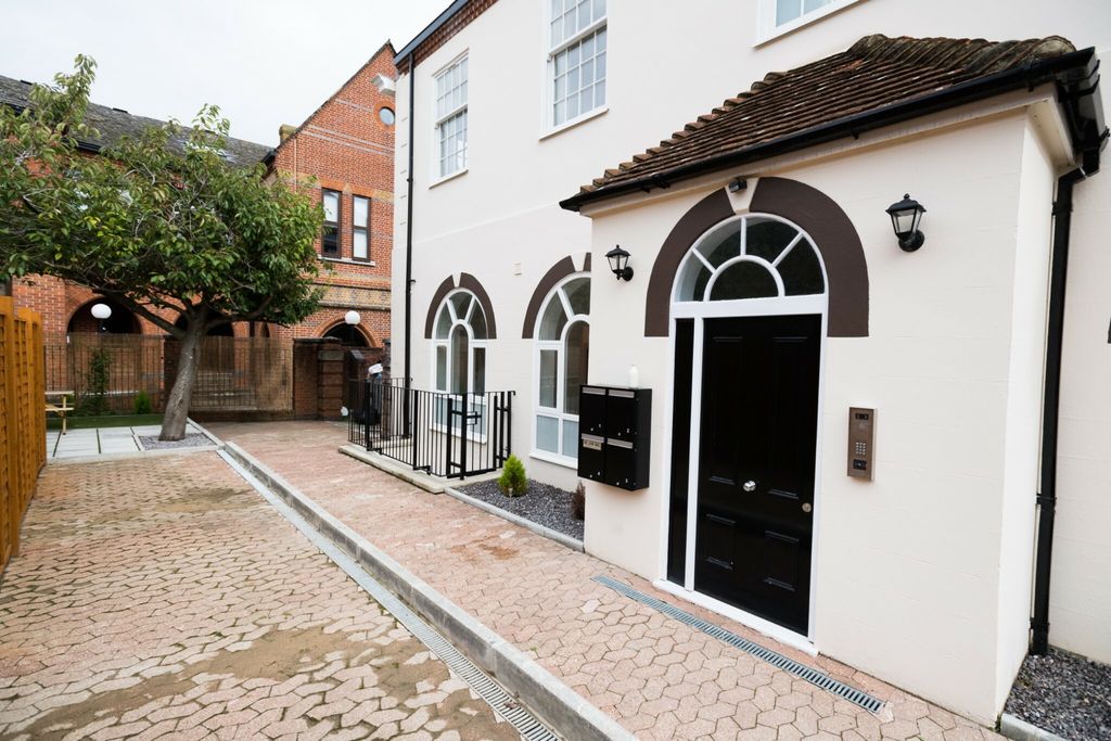 Property photo 2 of 12