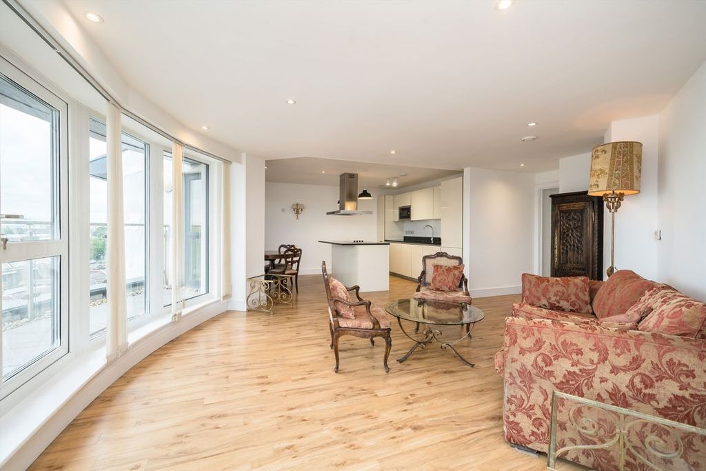 Property photo 2 of 8