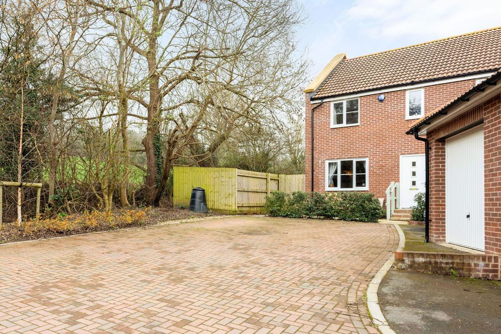 Property photo 2 of 21