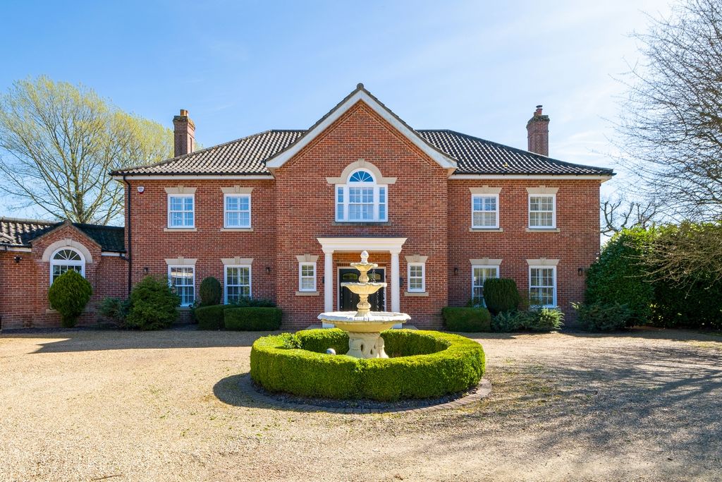 Property photo 2 of 44 1440Px_Oakwood Manor - 1