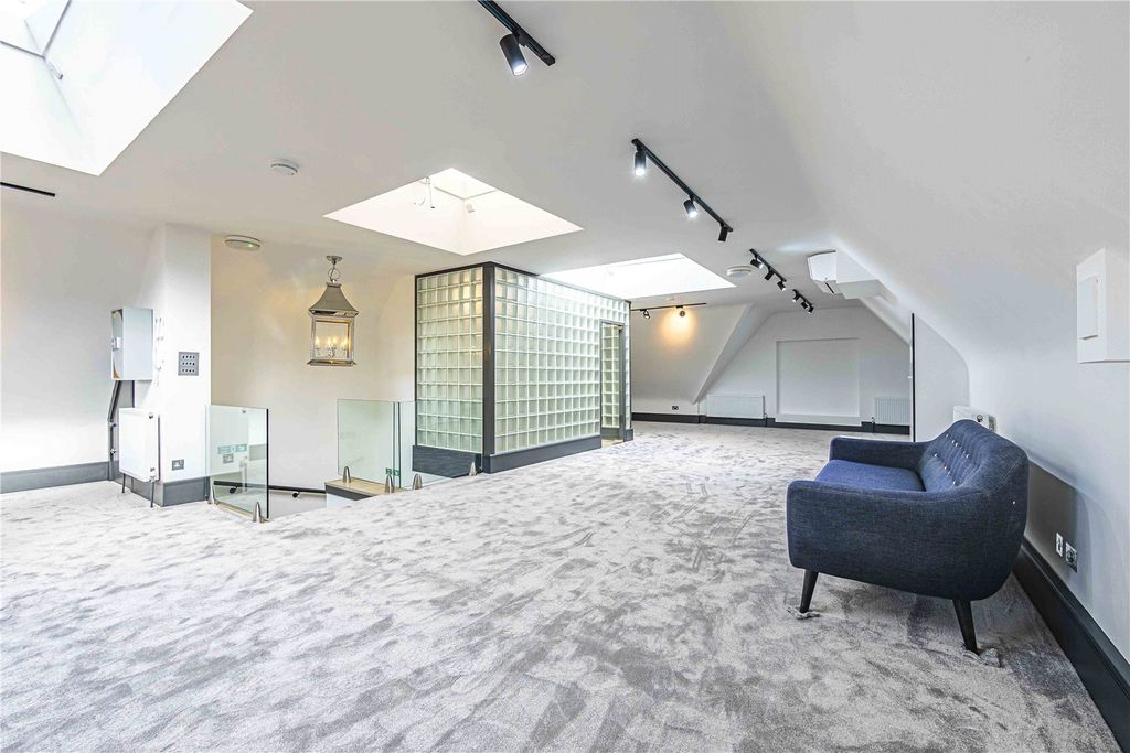 Property photo 3 of 23 Picture No. 03