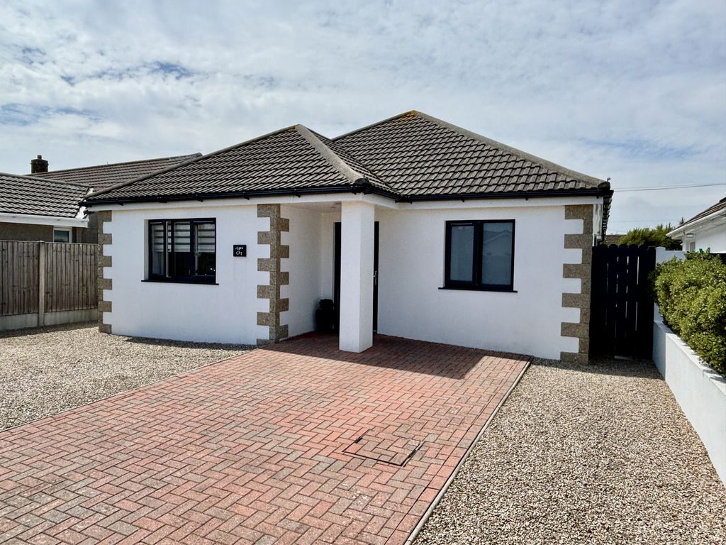 Property photo 1 of 17 3/4 Bedroom Detached Bungalow For Sale