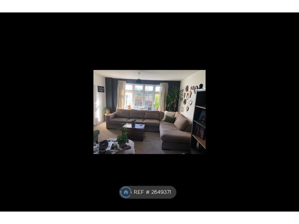 Property photo 2 of 32 Lounge