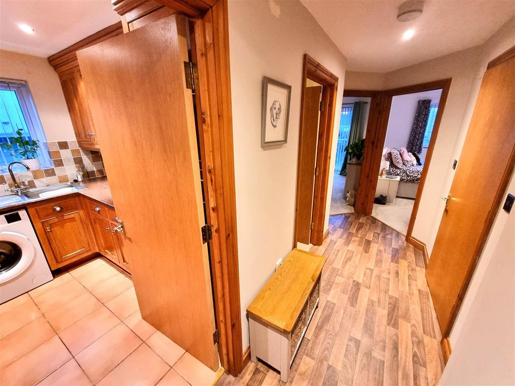 Additional image 8 of 2 bed flat for saleDowr Close, Western Road, Launceston PL15