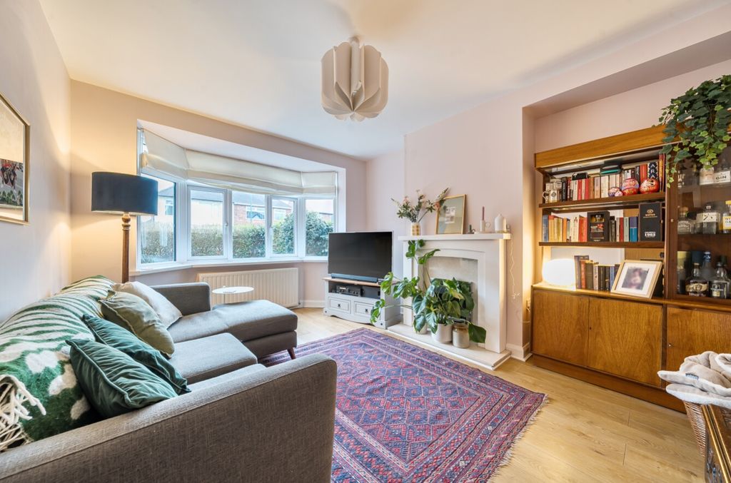 Property photo 3 of 23 1403027-15-69739Ea4Bf765