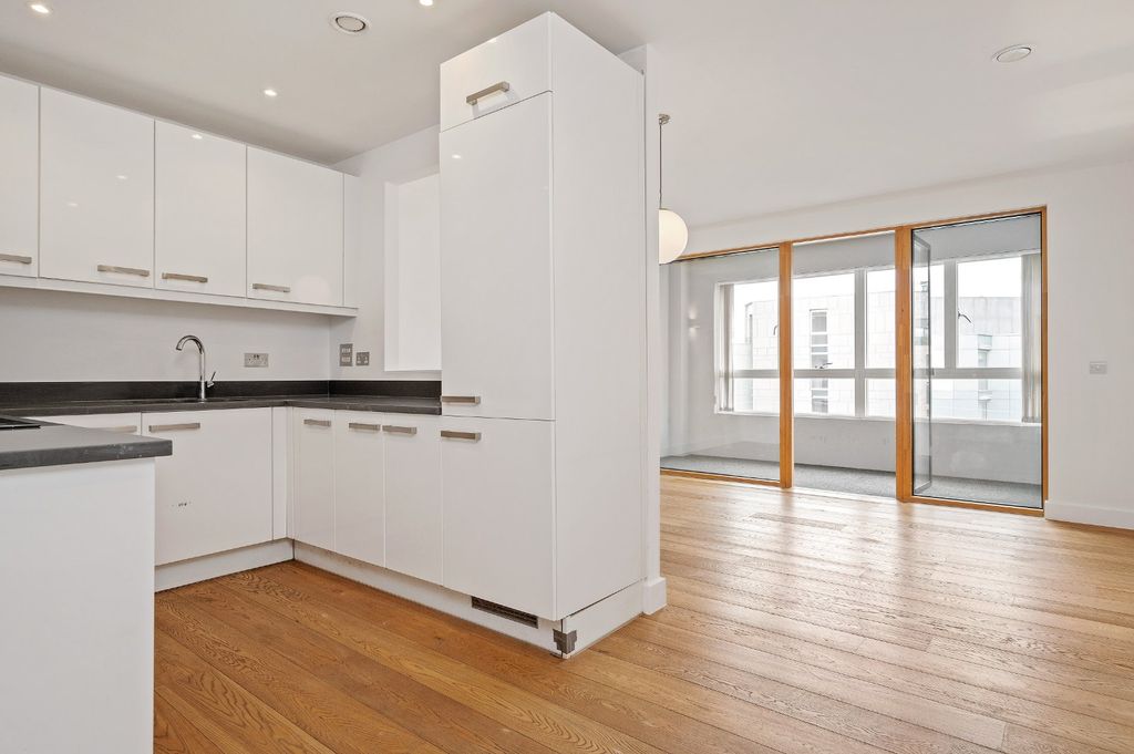 Property photo 3 of 19 Kitchen