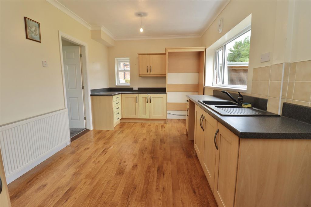 Property photo 2 of 16 Kitchen/Dining