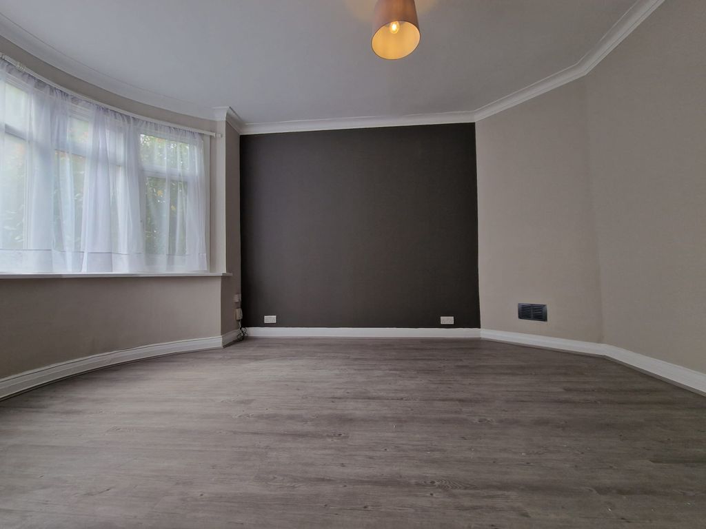 Property photo 3 of 9 Gallery