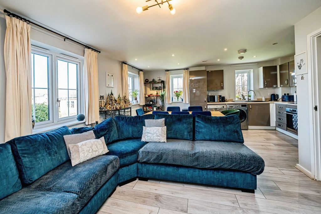 Property photo 3 of 16 Pbox-Img.Jpg