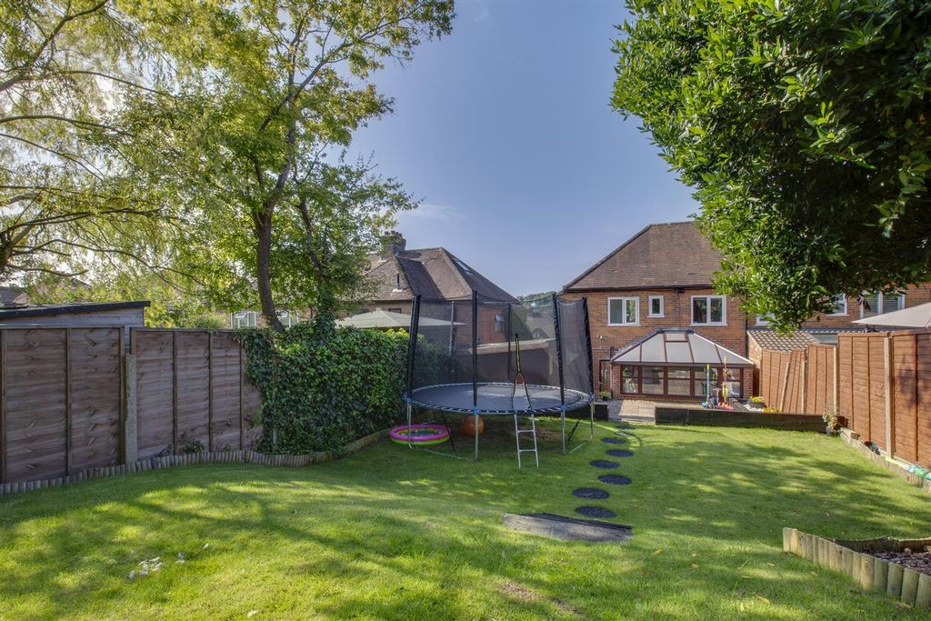 Property photo 2 of 15 37 Southfield Road, Hp13 5Jz-12.Jpg