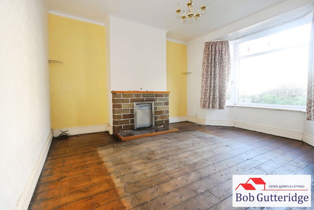 Property photo 2 of 21 Bay Fronted Lounge