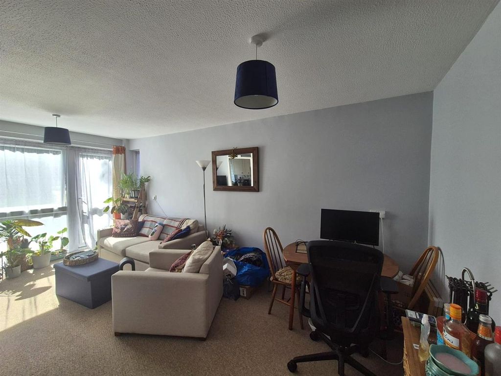 Property photo 3 of 6 Living Room