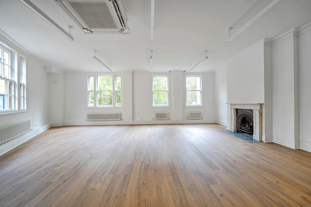 Property photo 2 of 11 Office Space