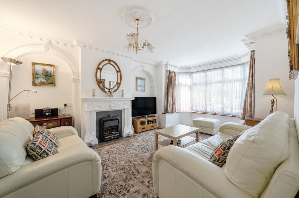Property photo 2 of 14 1321275-37-686d02...