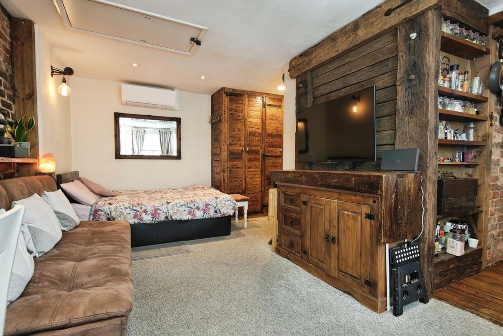 Property photo 2 of 17 Pbox-Img.Jpg