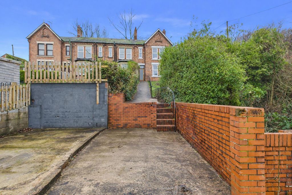 Property photo 2 of 34