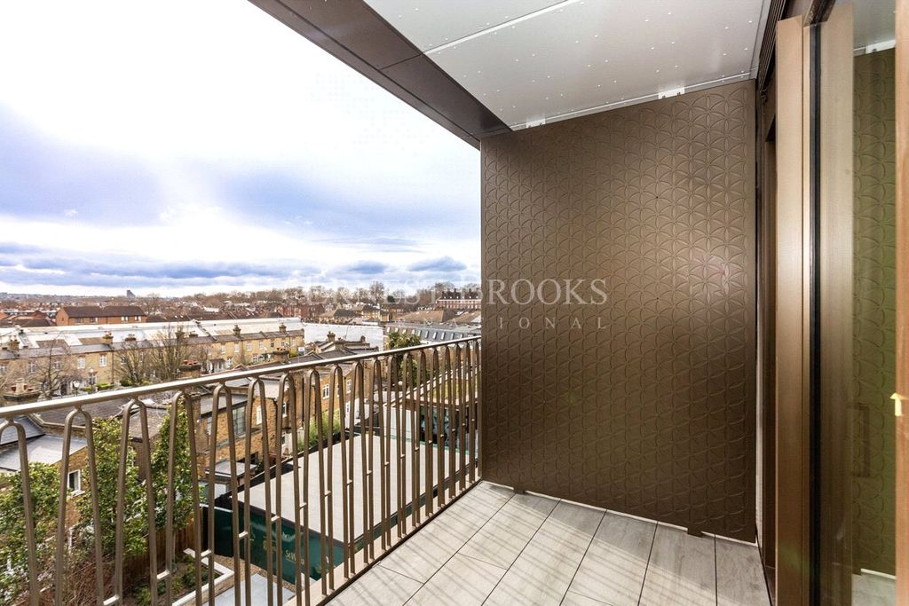 Property photo 2 of 39 Picture No. 21