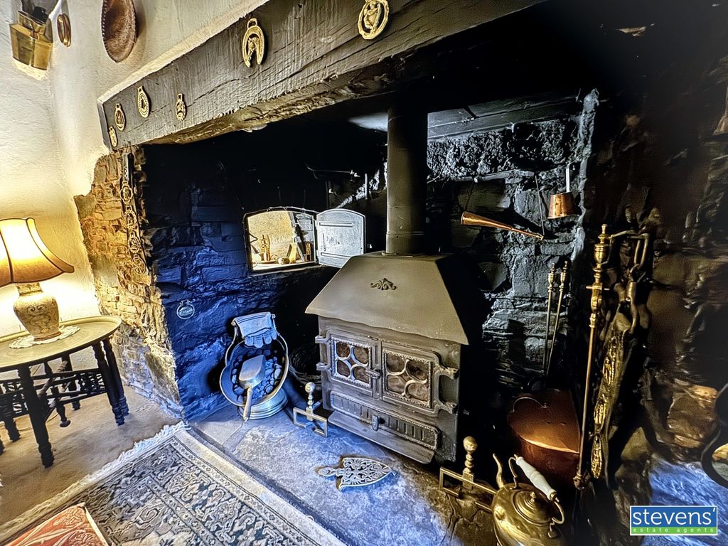 Property photo 2 of 17 Image00013