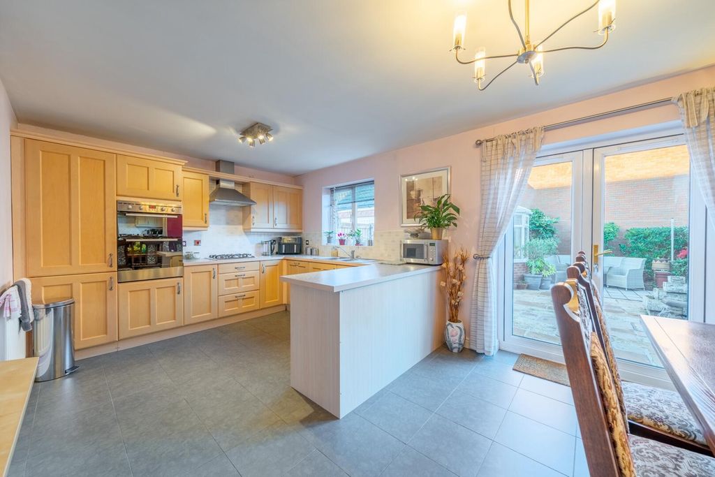 Property photo 3 of 14 Kitchen