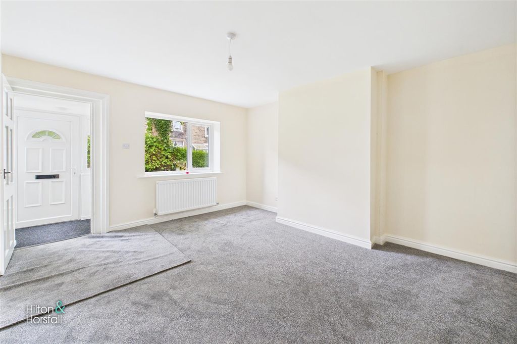Property photo 3 of 12 Glen Street