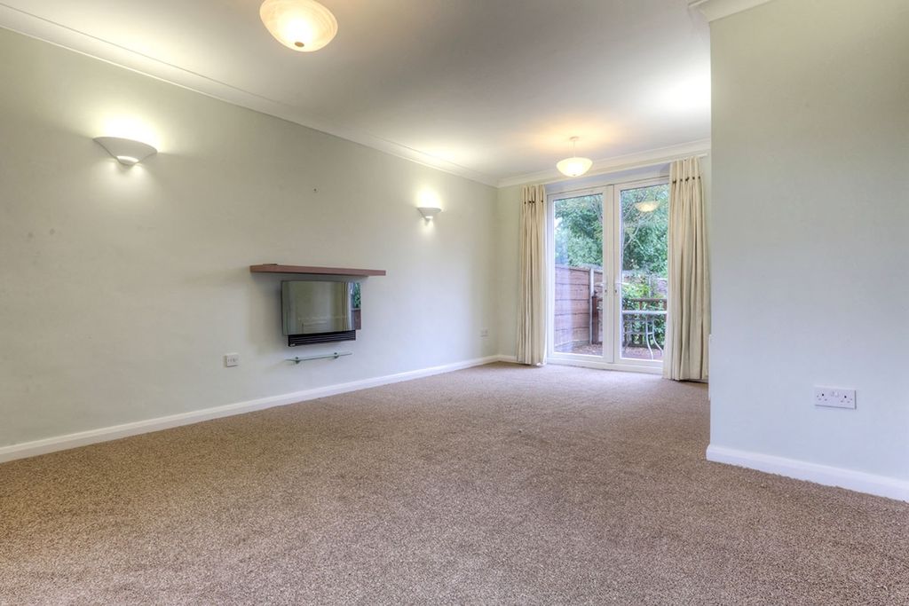 Property photo 2 of 9 Lounge/Dining Room
