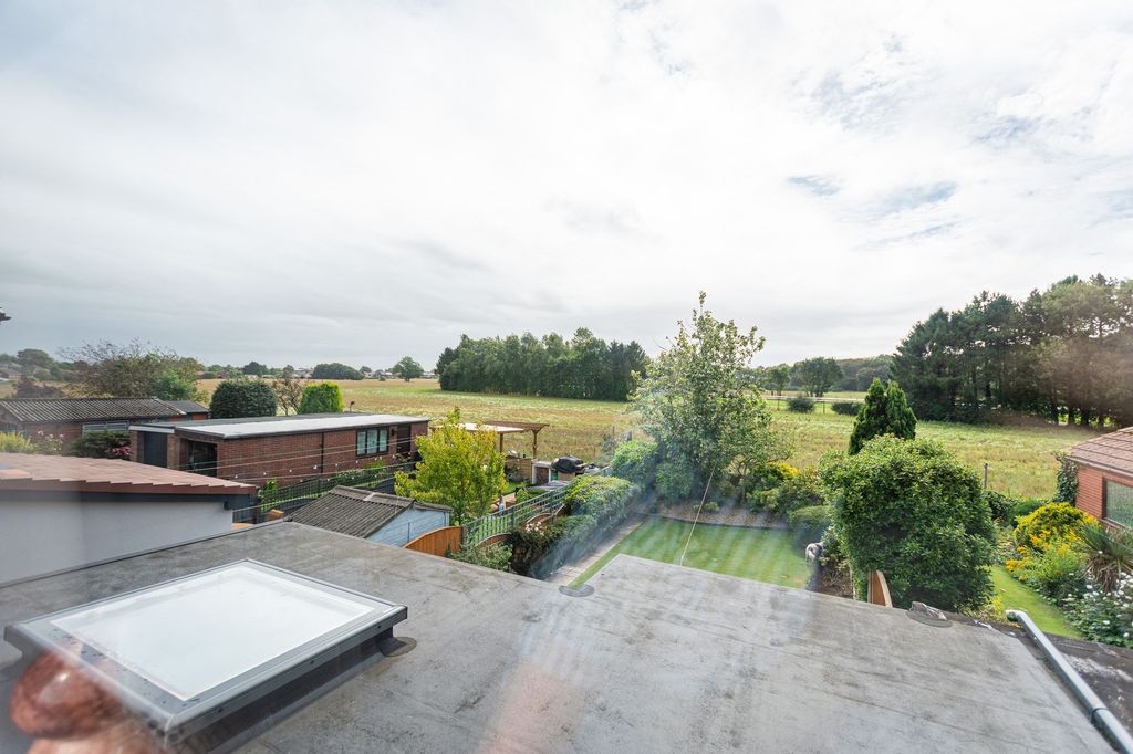 Property photo 2 of 31