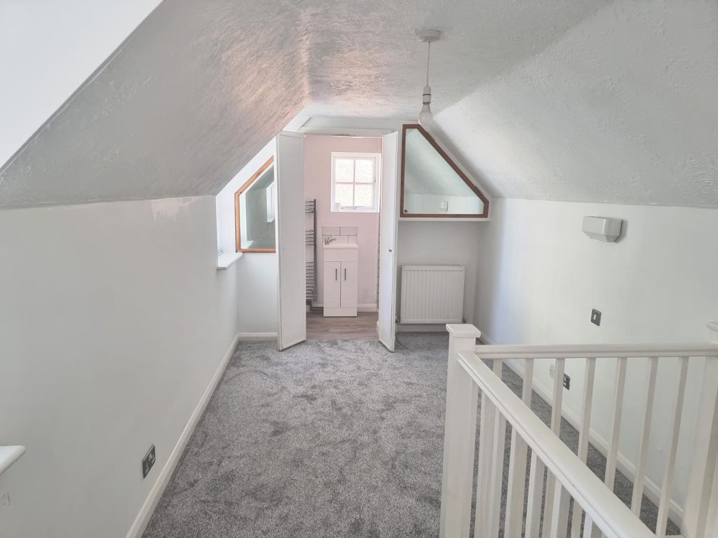 Property photo 3 of 11 Photo 4