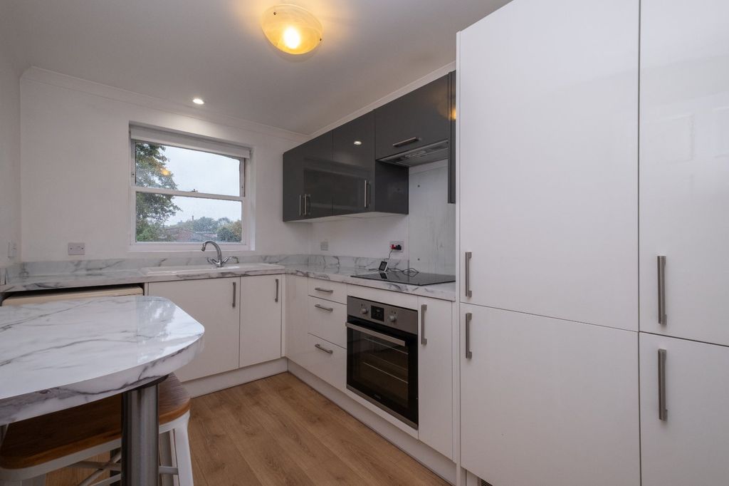 Property photo 3 of 8 Picture 3