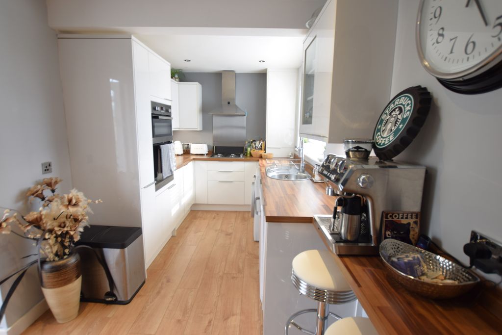 Property photo 3 of 13 Kitchen
