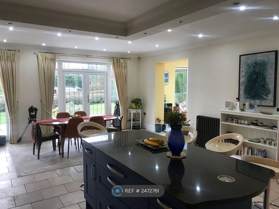 Property photo 3 of 8 Kitchen