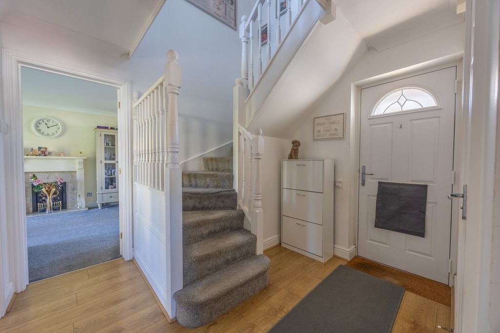 Property photo 2 of 34