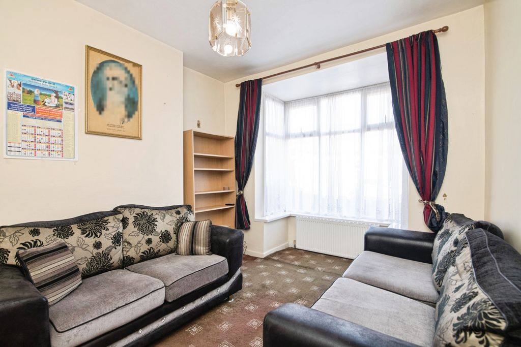 Property photo 2 of 13