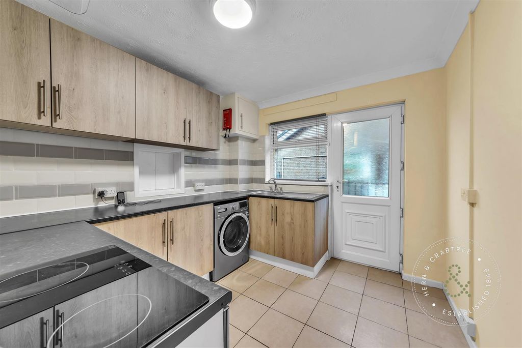 Property photo 2 of 21 Lisnagarvey-Court-12.Jpg