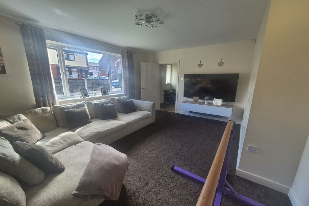 Property photo 2 of 9