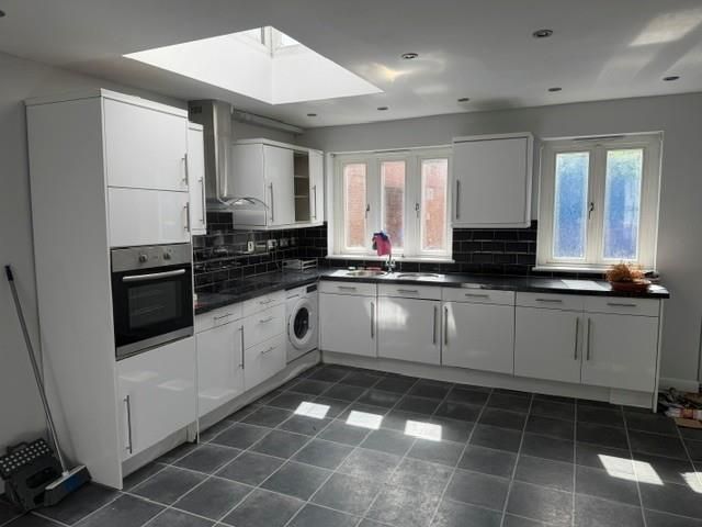 Property photo 1 of 4 Kitchen.Jpg