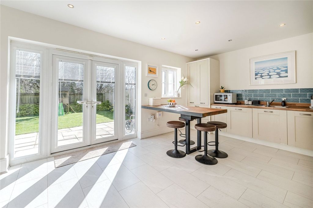 Property photo 2 of 22 Dining Kitchen