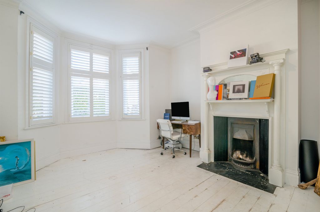 Property photo 3 of 25