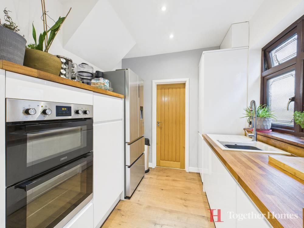 Property photo 3 of 23 Kitchen