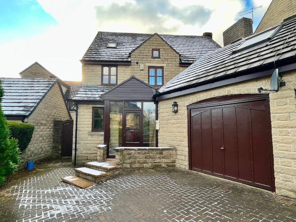 Property photo 2 of 34