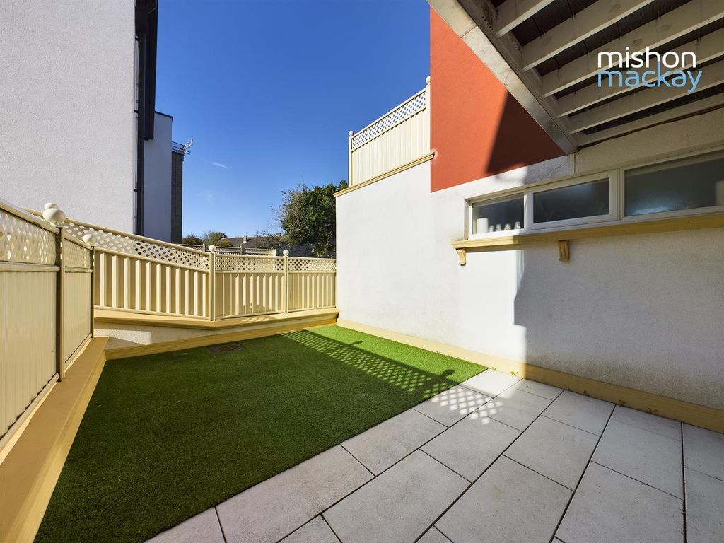 Property photo 3 of 10 Outside Space