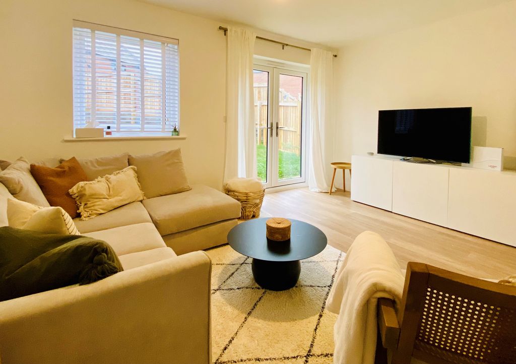 Property photo 3 of 11 Lounge - 2