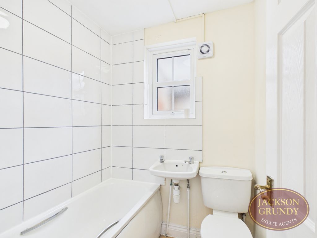 Property photo 2 of 7 Oakley Street