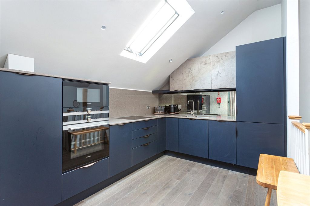 Property photo 3 of 19 Photos