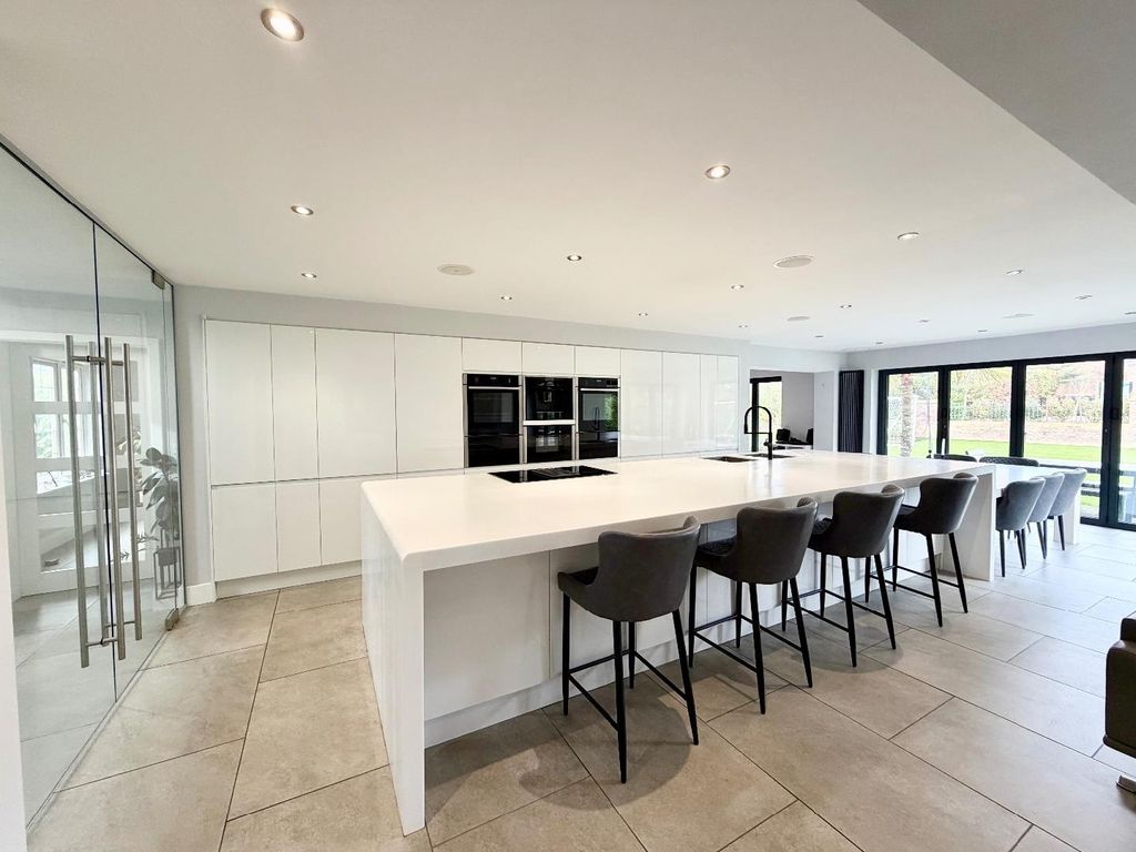 Property photo 2 of 33 Kitchen/Diner