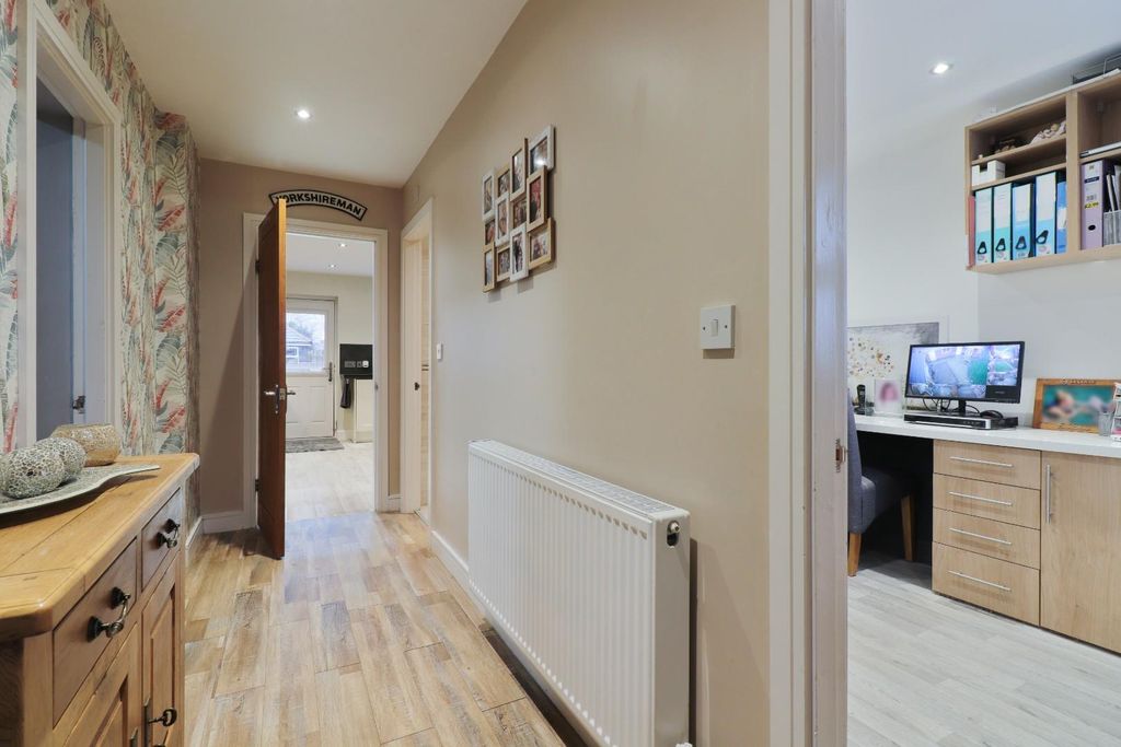 Property photo 2 of 44 Hallway.Jpg