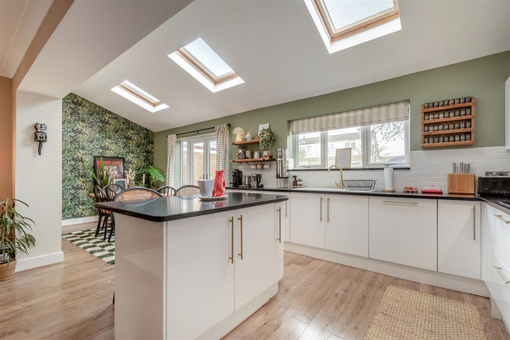 Property photo 2 of 19 Kitchen